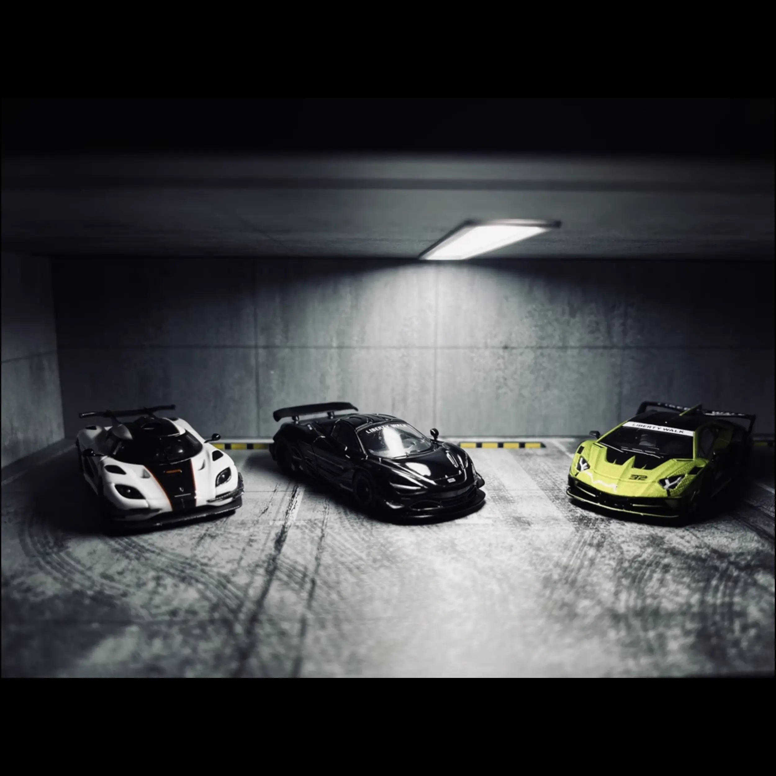 Diorama 1/64 Scale Car Garage Model LED Lighting City Street Underground Parking Lot Workshop Scene Display Model Collection Gift Toy